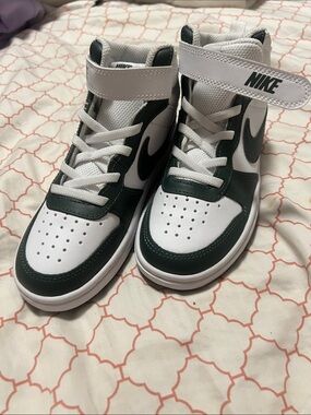 Nike Kids Mid-Top Sneakers - White & Dark Green